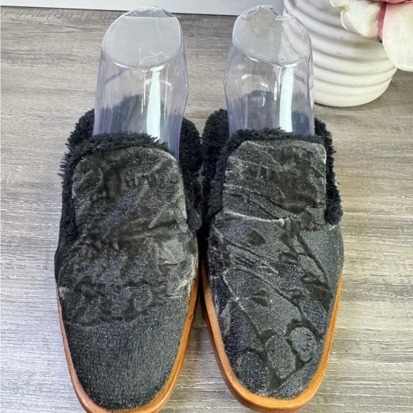 Free People Butterfly Effect Velvet Jacquard Lined Mules size 5.5-6/EU36 EUC - Picture 5 of 10